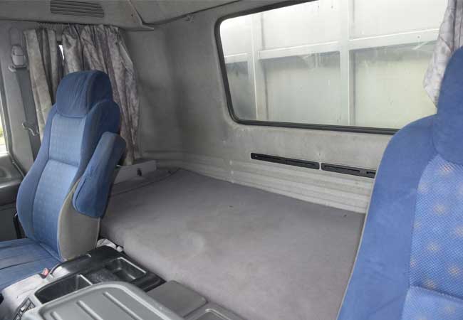 Isuzu giga салон