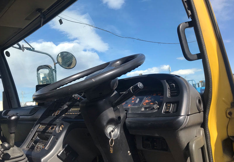 Isuzu giga салон