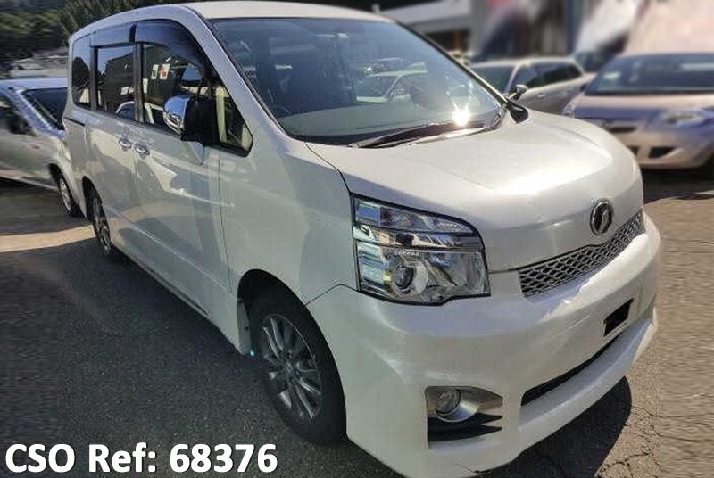 Toyota / Voxy 2013