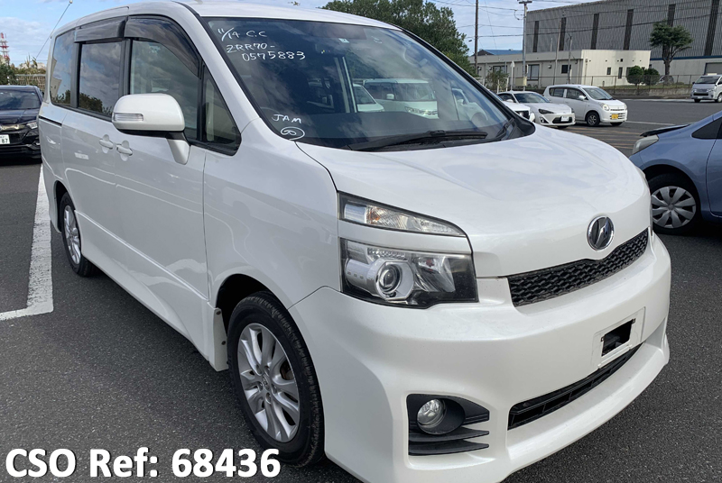 Toyota / Voxy 2013