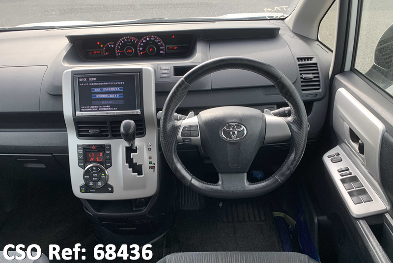 Toyota Voxy 68436