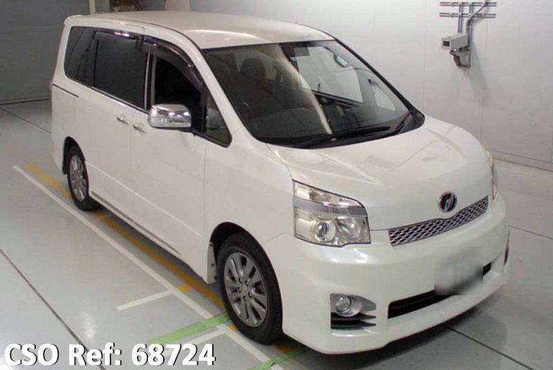 Toyota / Voxy 2013