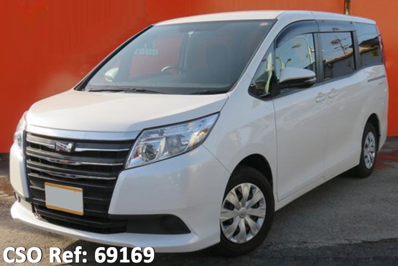 Toyota / Noah 2014