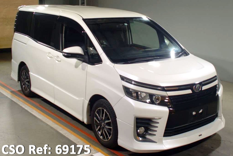 Toyota / Voxy 2014