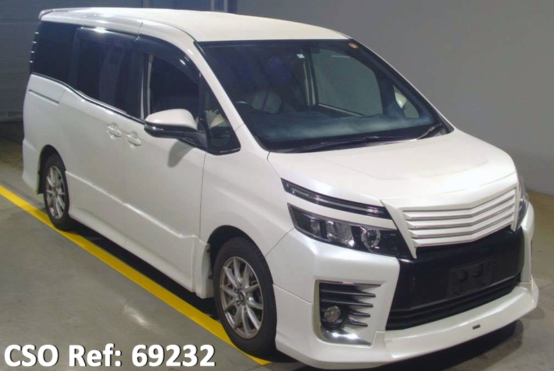 Toyota / Voxy 2014