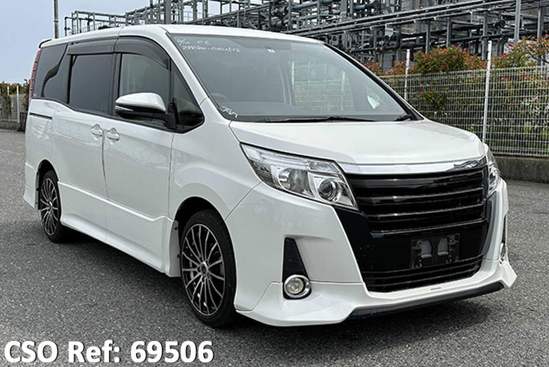 Toyota / Noah 2015