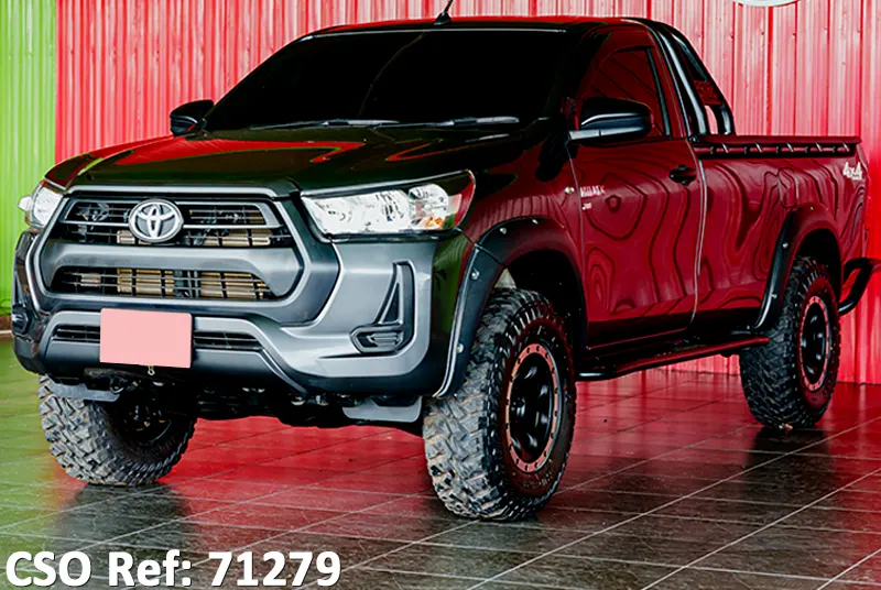 Toyota / Hilux 2023