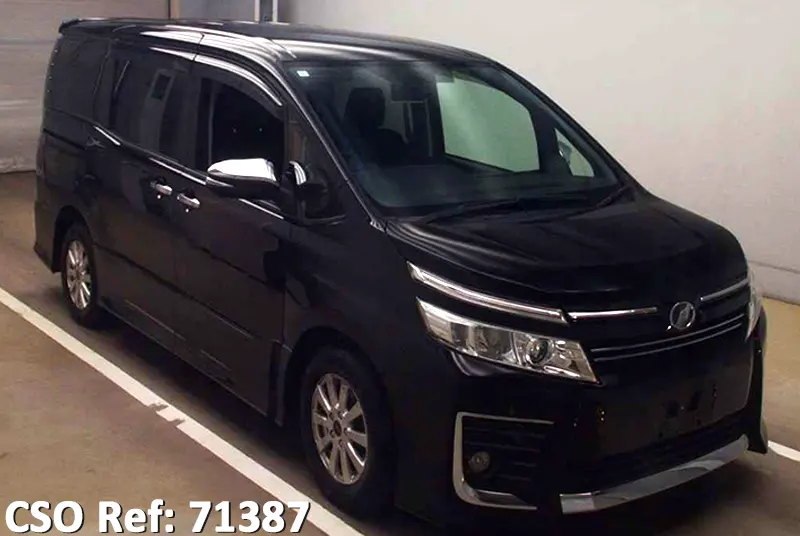 Toyota / Voxy 2015