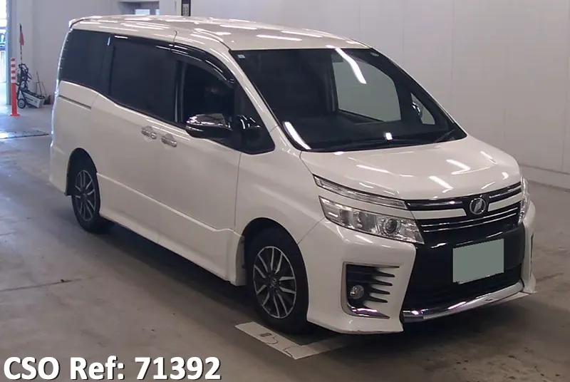 Toyota / Voxy 2015