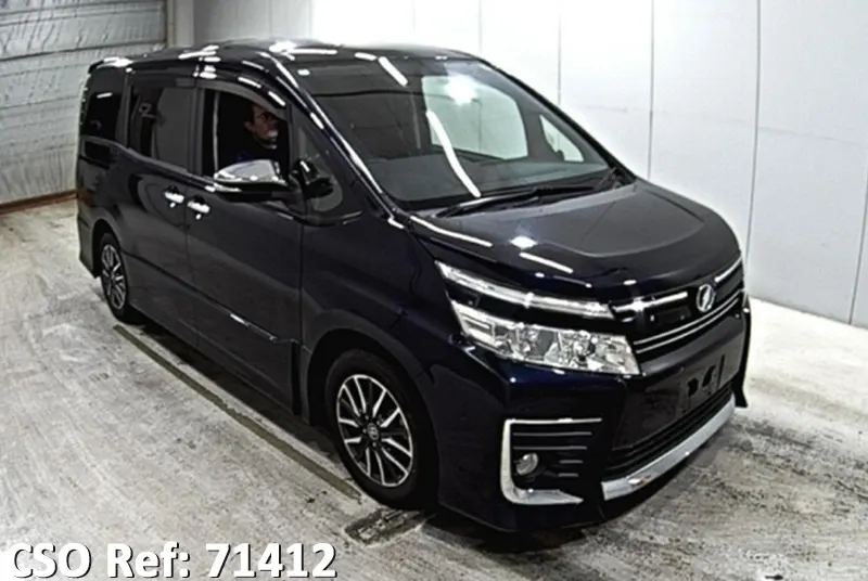 Toyota voxy 2015 Black