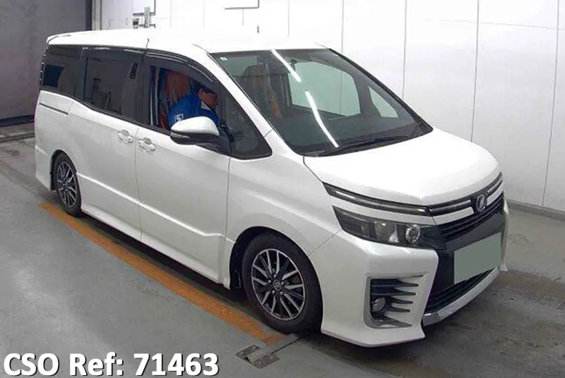 Toyota / Voxy 2015