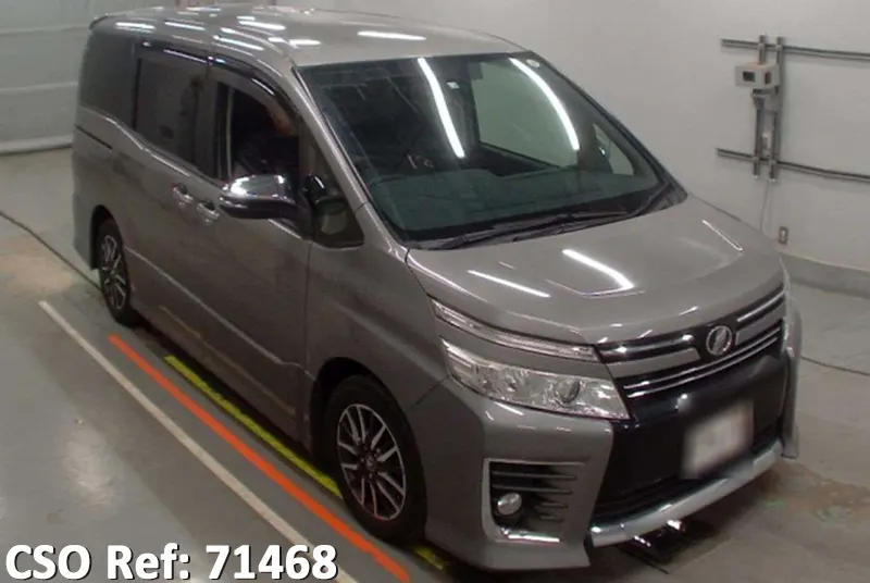 Toyota / Voxy 2015