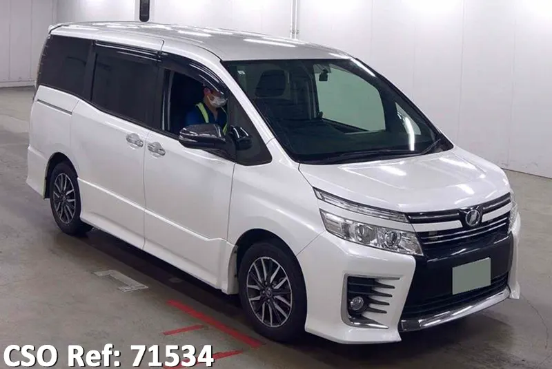 Toyota / Voxy 2015