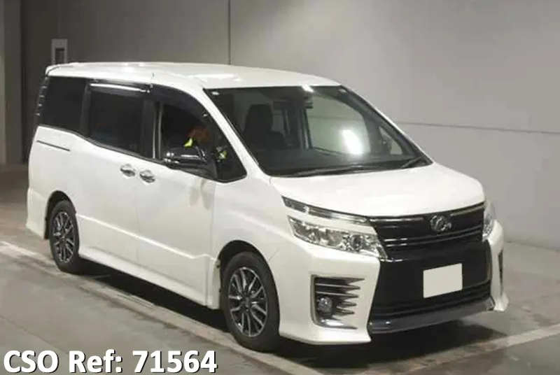 Toyota / Voxy 2015