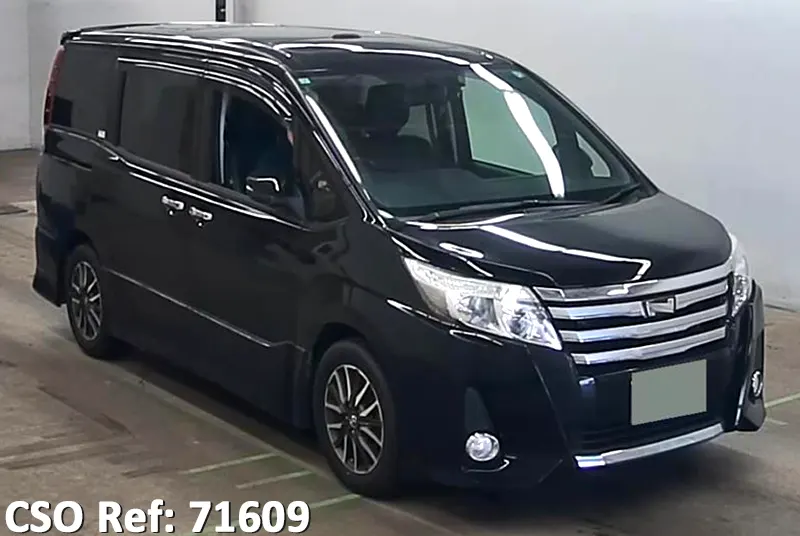 Toyota / Noah 2015