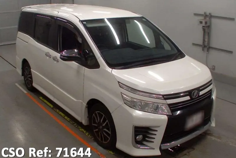 Toyota / Voxy 2015
