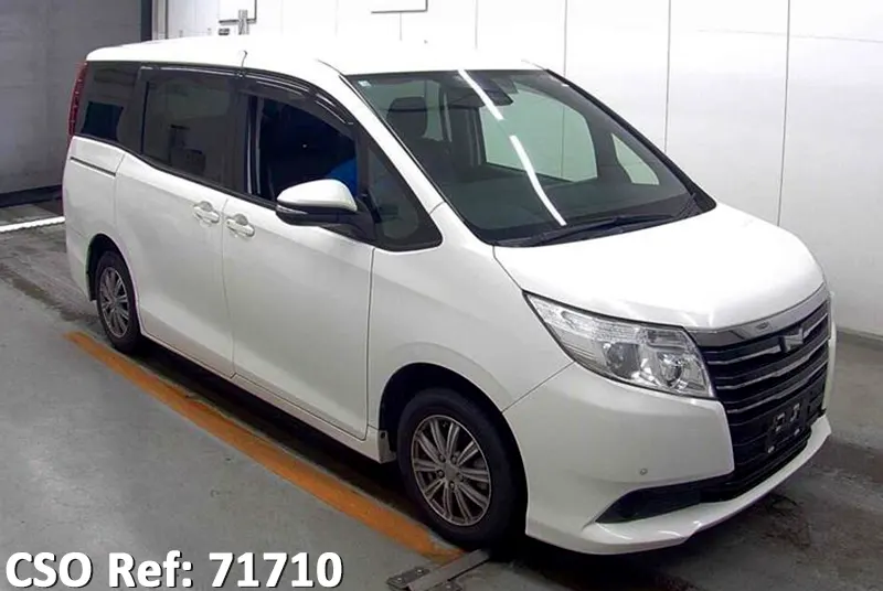 Toyota / Voxy 2016