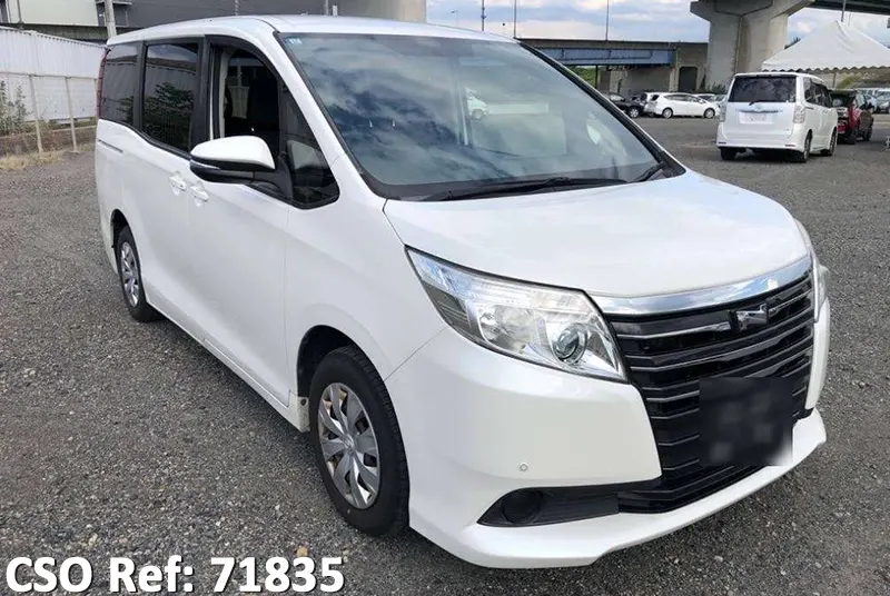 Toyota / Noah 2015