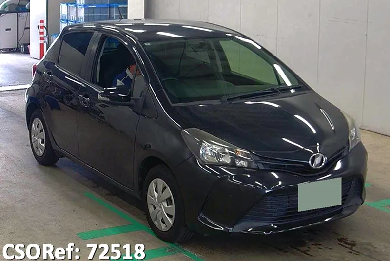 Toyota vitz 2015 Black