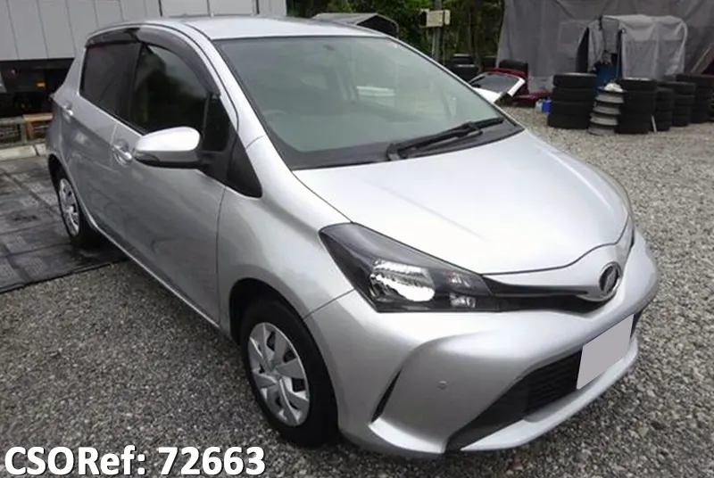 Toyota vitz 2015 Silver Metallic